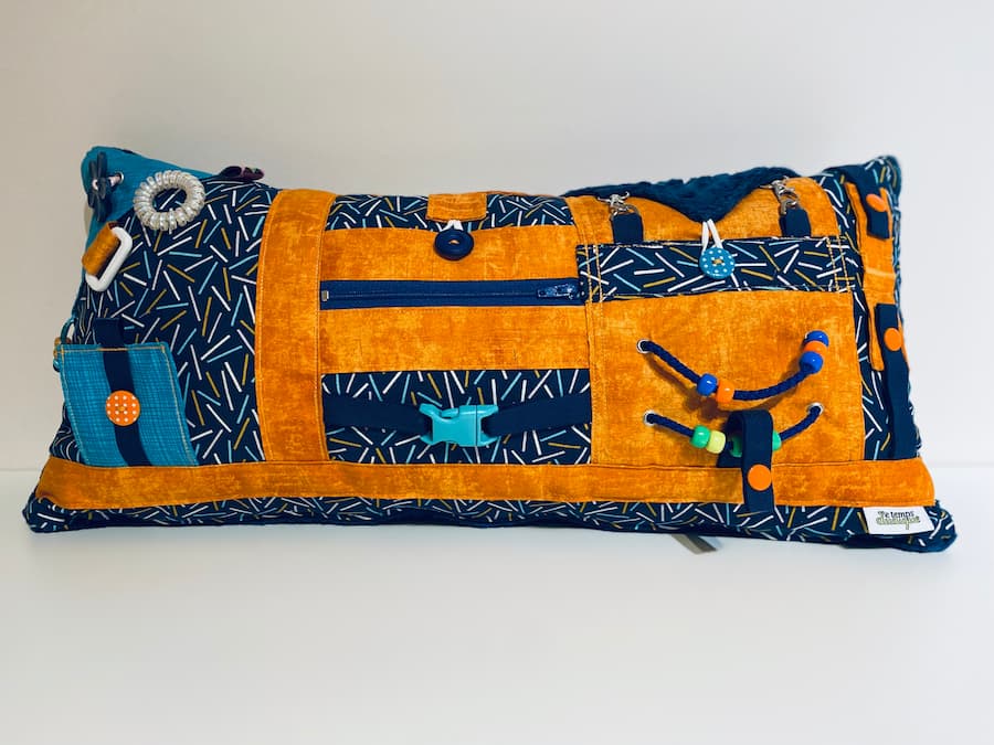 coussin orange et bleu, orange and blue cushion