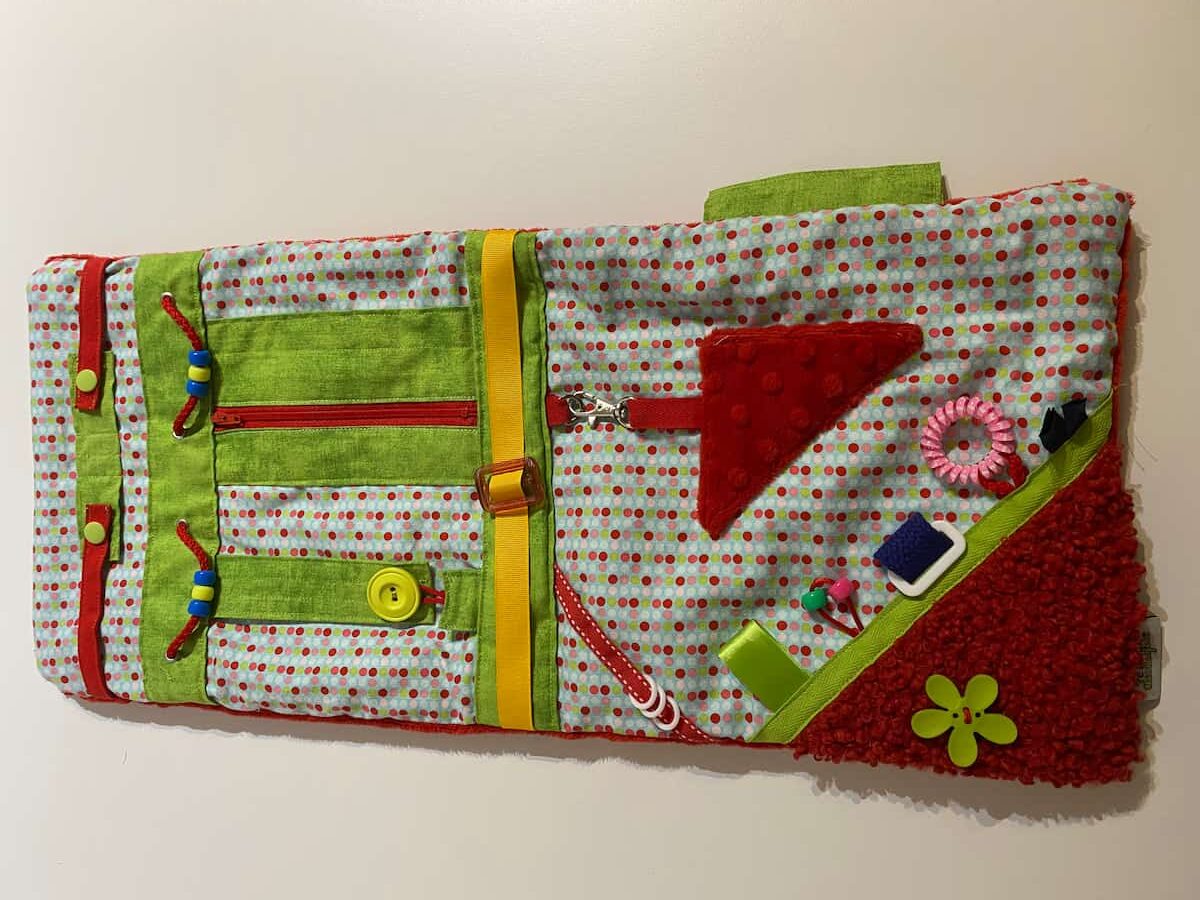 coussin vert et rouge, green and red cushion