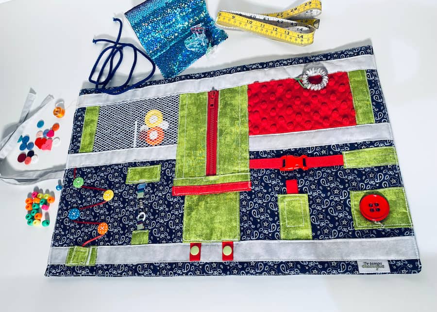 napperon bleu, vert et rouge, blue, green and red placemat