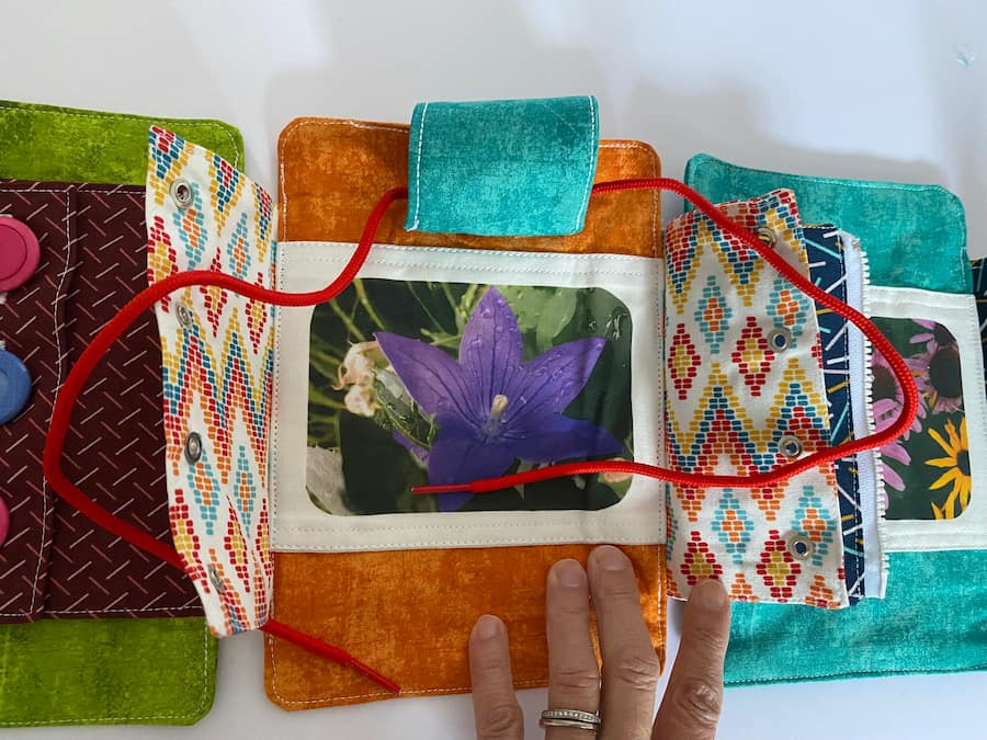 Snap zip avec image fleur et lacet rouge, Snap zip with flower image and red lace