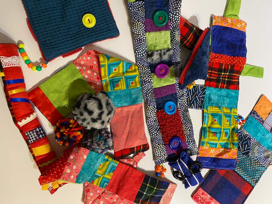 divers articles pêle-mêle, various jumbled items